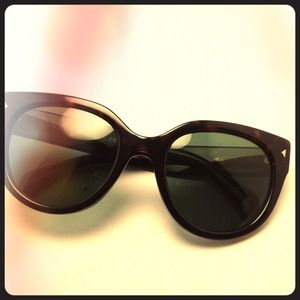 Prada sunglasses (SPR17O)