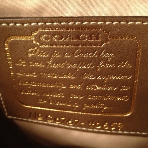 **SOLD** Coach Swingpack - Picture 2 of 3