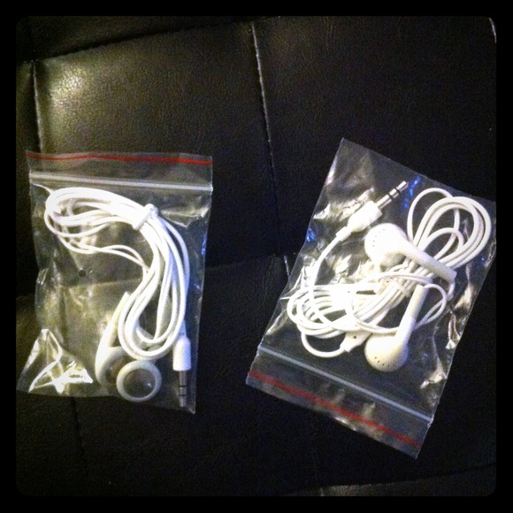 🎁 WHITE HEADPHONES 🎁 Free w/ $20+ purchase