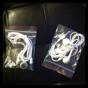🎁 WHITE HEADPHONES 🎁 Free w/ $20+ purchase