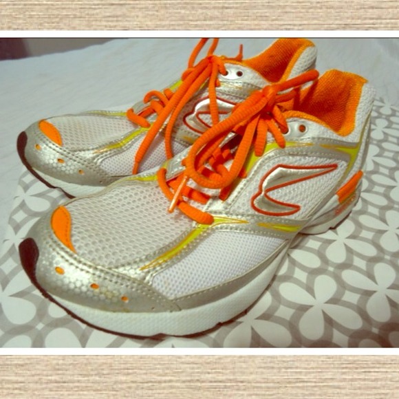 *SOLD* Newton's Lady Isaac S Running Shoes