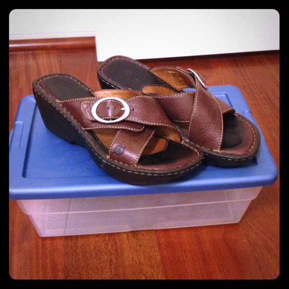 Sold!!!!Born preloved genuine leather  sandals - Picture 1 of 3