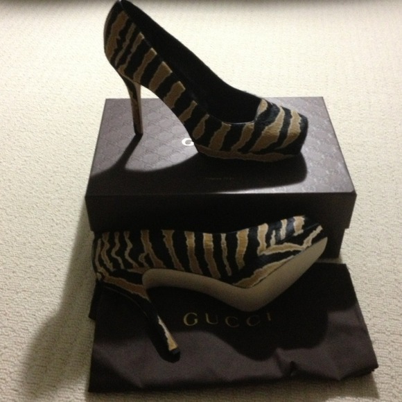 Sold-Authentic Gucci pumps- - Picture 3 of 4