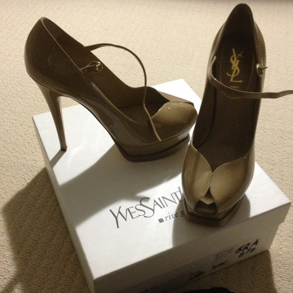Sold - YSL patent leather pumps - Picture 2 of 4