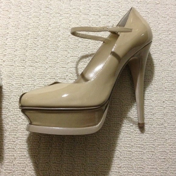 Sold - YSL patent leather pumps - Picture 4 of 4