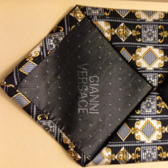 Authentic GIANNI VERSACE Medusa Silk Neck Tie - Picture 2 of 4