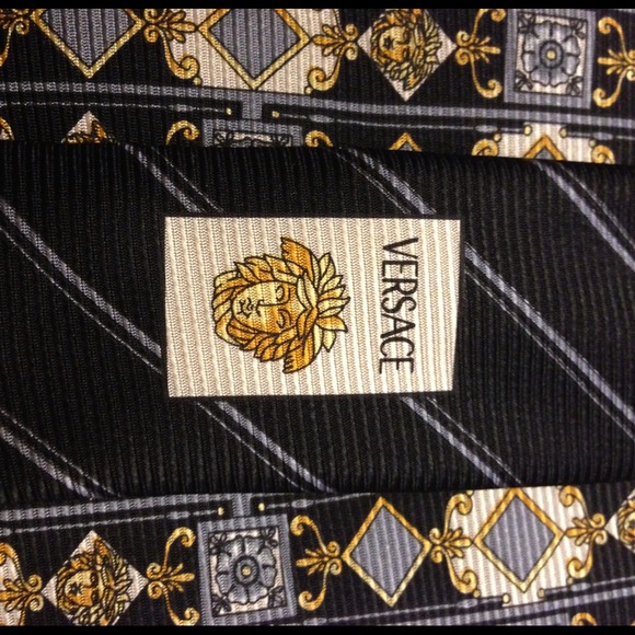 Authentic GIANNI VERSACE Medusa Silk Neck Tie - Picture 3 of 4