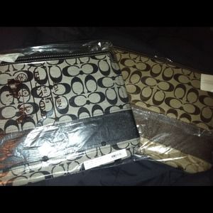 For @itsteebro Authentic Coach Tablet/iPad holder