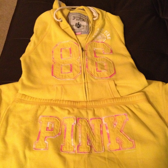 💢SOLD💢 VS Pink Sweatsuit w/cropped Sweatpants!