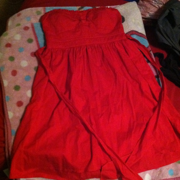 ⛔SOLD⛔Red Strapless Dress