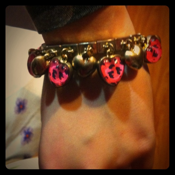 ⚠Reduced⚠Betsy Johnson reversible heart braclet