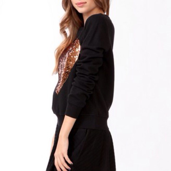 ❌SOLD IN BUNDLE❌heart sweater - Picture 3 of 4