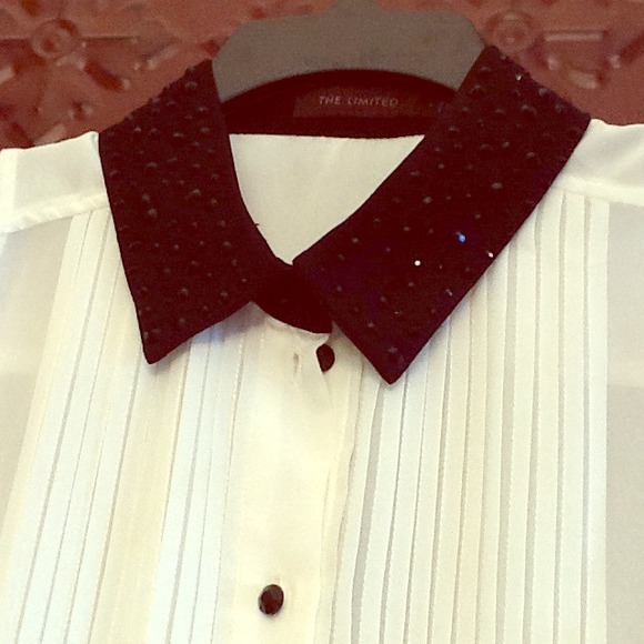 Sleeveless sheer rhinestone collar tux shirt
