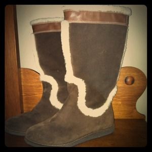 Size 6.5 Cole Haan chocolate suede boots