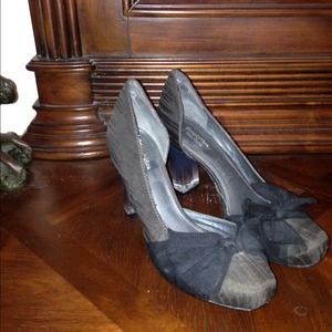 Simply Vera grey and black satin 6 1/2