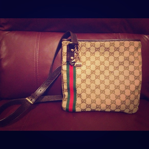 *Reduced* Gucci Logo Crossbody Messenger Authentic