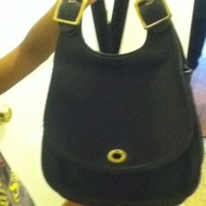 Black shoulder bag a every closet must have