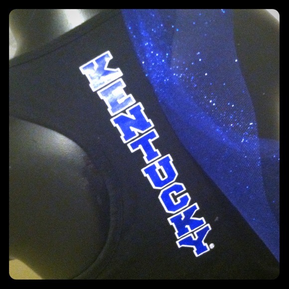 💙Reserved💙Built in bra Wildcat tank