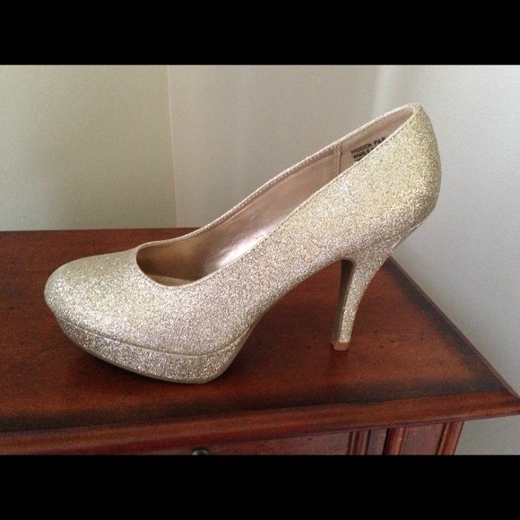 SOLD🌺🌺Brand new Kenneth Cole heels