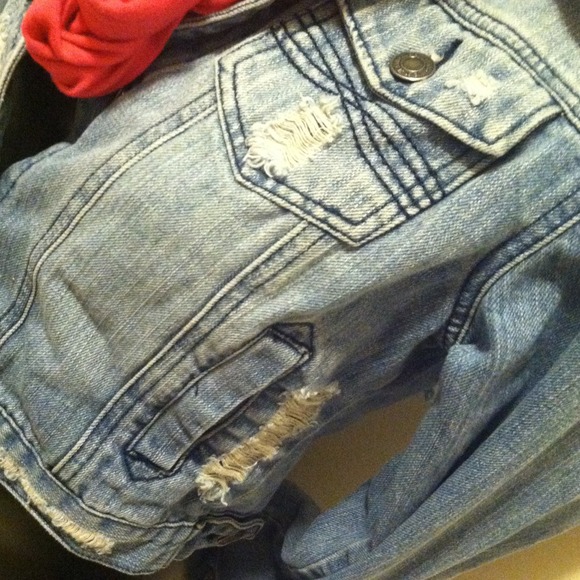 ((SOLD)) Light Denim RipTorn Jacket - Picture 2 of 3