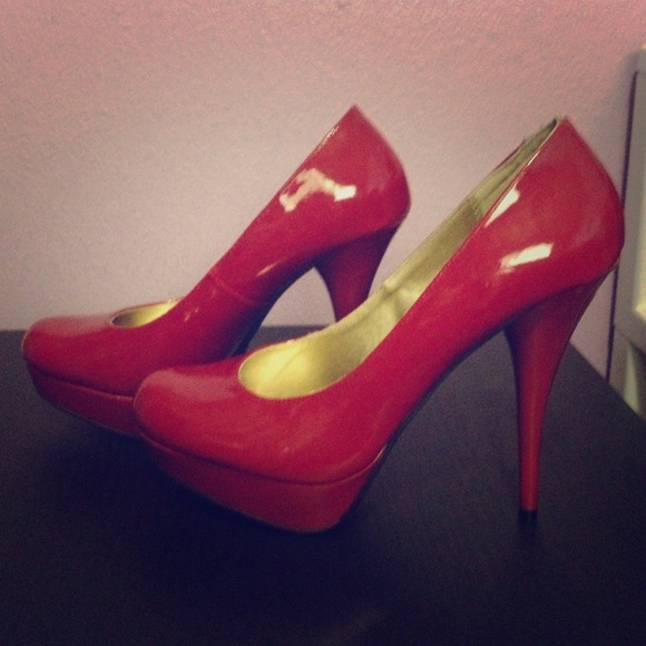 SM New York Shoes - ✨REDUCED✨Hot red platform heels