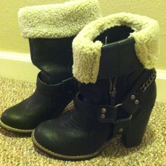 Biker boots in black