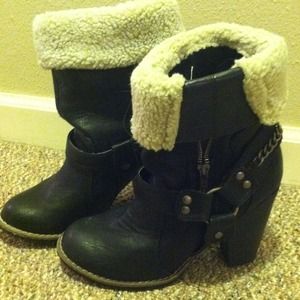 Biker boots in black