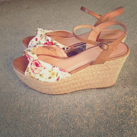 Floral wedges