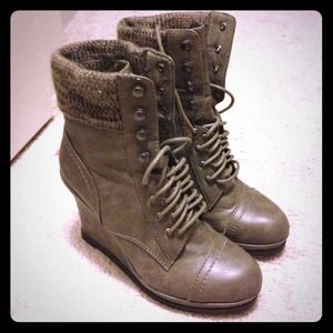 kalare boots- grey