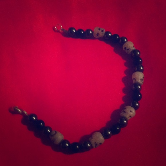 Skull bracelet with hematite