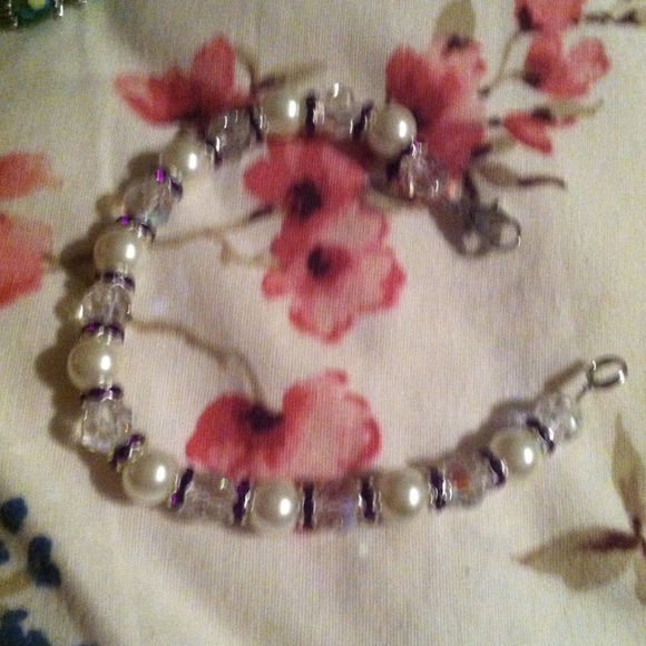 Austrian crystal and synthetic pearls bracelet