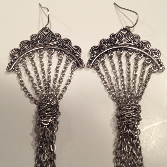 Fringed - Picture 2 of 2