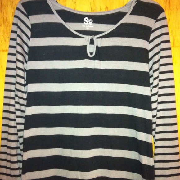 ❗️SOLD❗️Blk/grey hooded top Jr XL(fits like M)