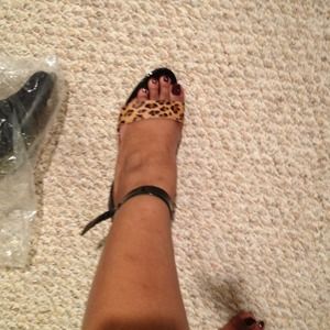 Leopard print strap sandal