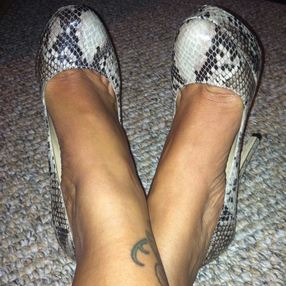 🔵RESERVED🔵@missmonique Snake skin pumps