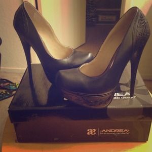 Size 71/2 Andrea black heels
