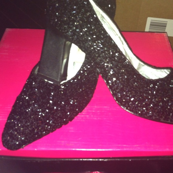 Custom designed - Picture 2 of 3