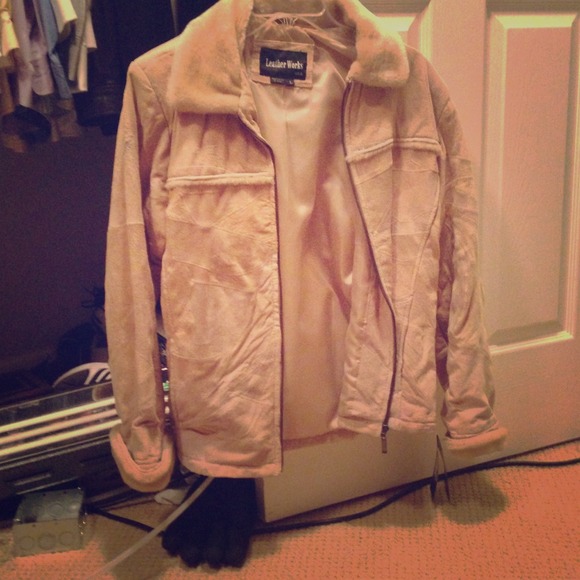 Tan leather jacket with faux fur collar