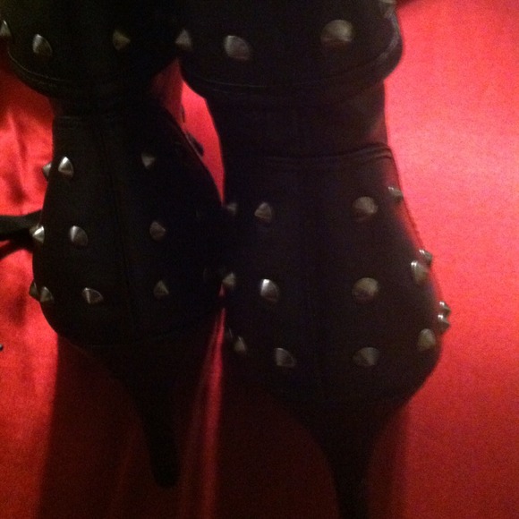 Boots - Picture 2 of 3