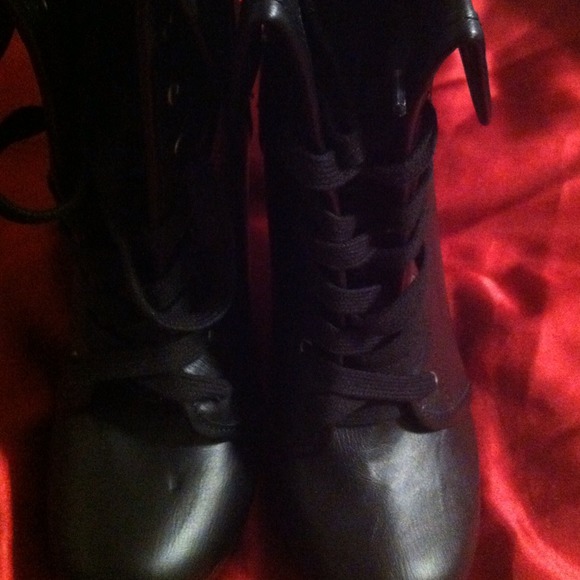 Boots - Picture 3 of 3