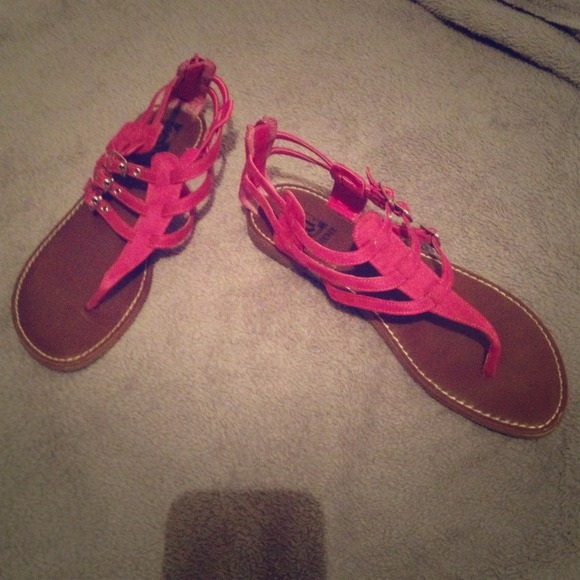 🚫Sold🚫Fun pink sandals