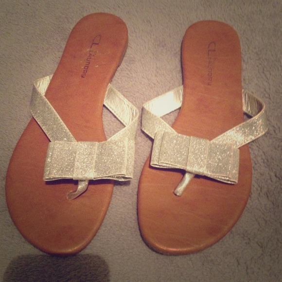 Sold. Silver glitter sandals🎀