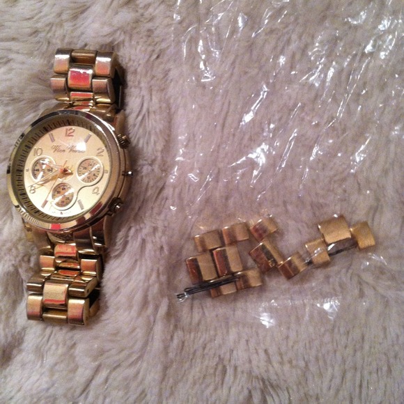 Accessories - Gold Watch Accessories - Gold Watch