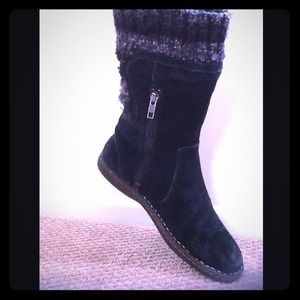 Youth black uggs