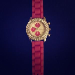 👇PRICE DROP👇Hot pink & rhinestone watch