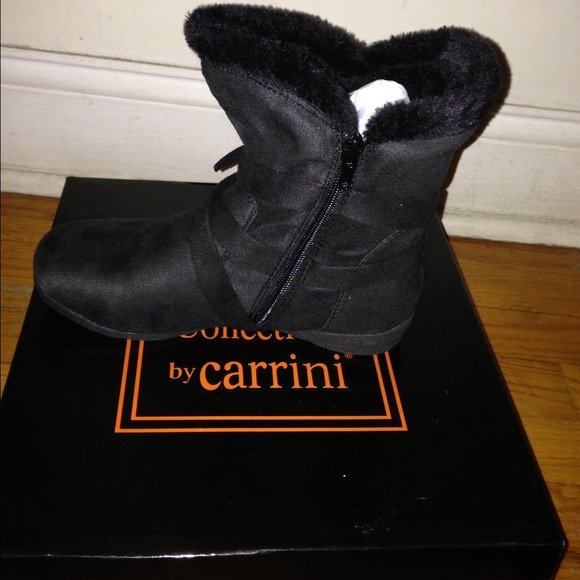 🚫 SOLD🚫Black Winter boots, brand new - Picture 3 of 4