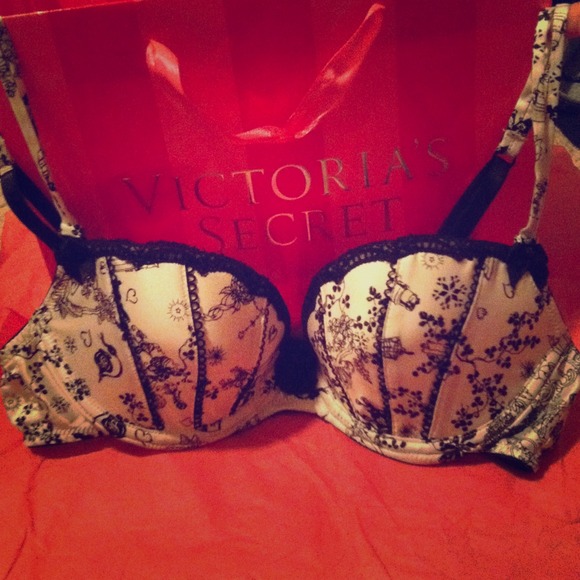 Sweet and sexy Victoria's Secret push-up bra 36B