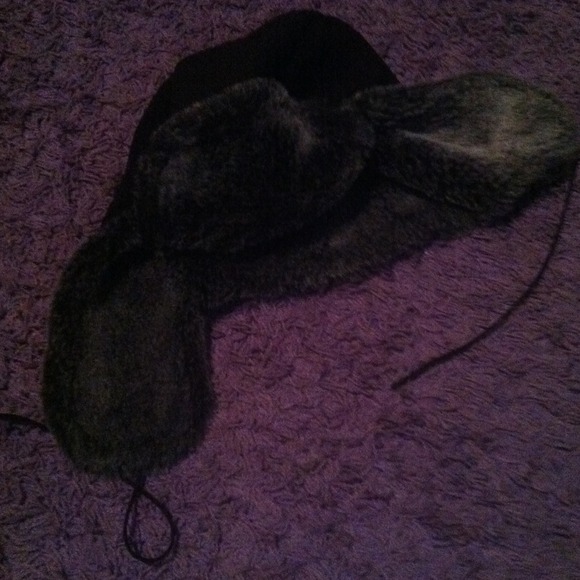 Faux fur-lined hat - Picture 1 of 2