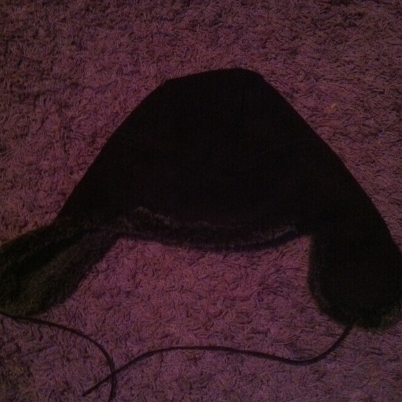 Faux fur-lined hat - Picture 2 of 2