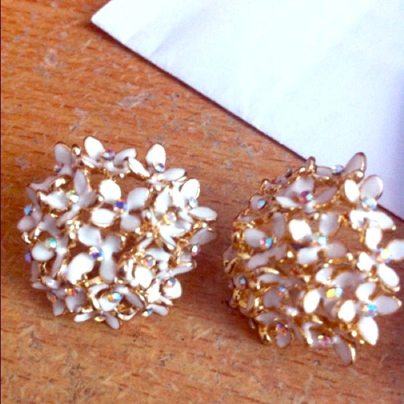 Korean white flower studs